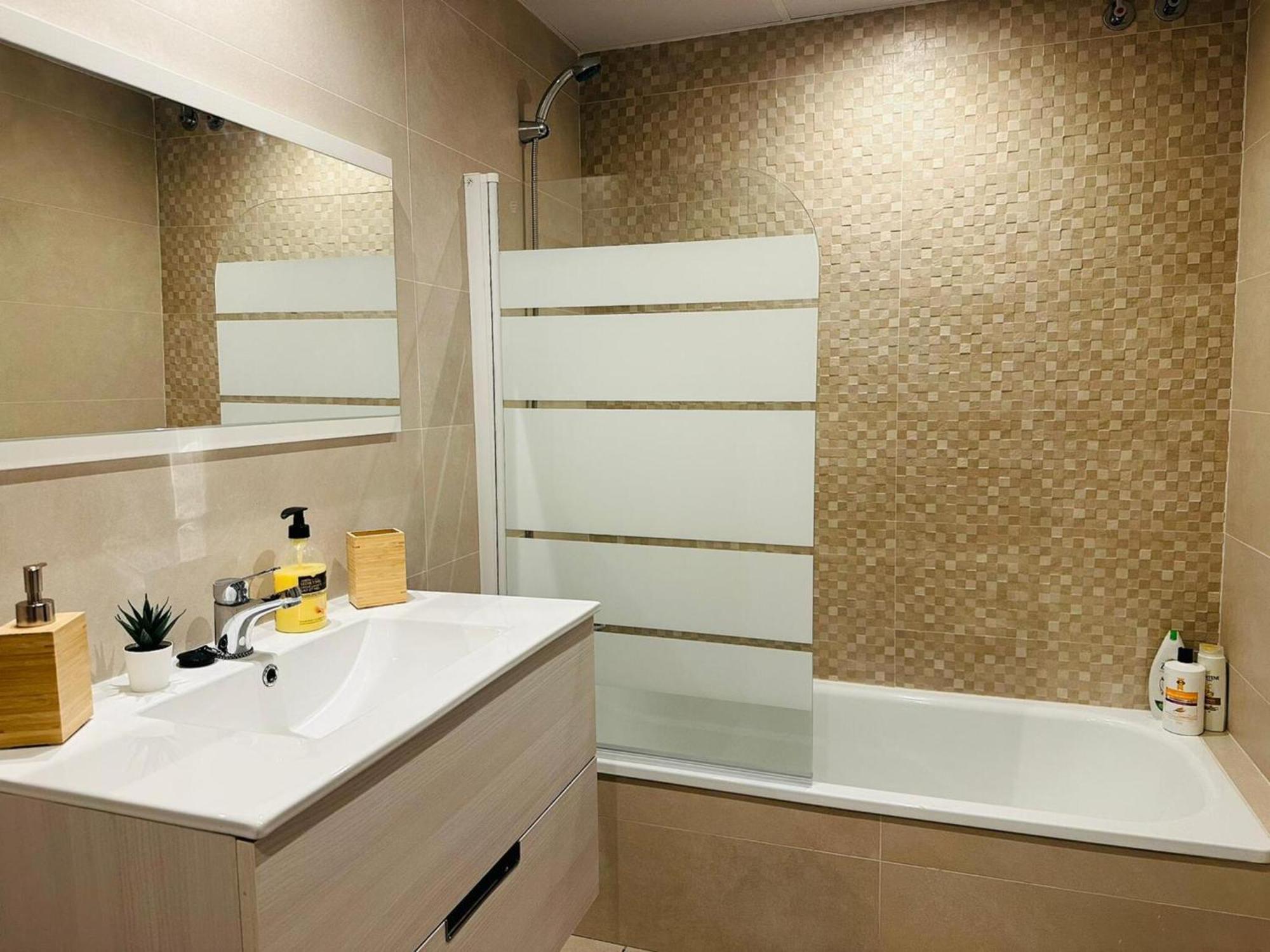 Elegant 2br Apt In Residential Area / Rooftop Pool Leilighet Marbella